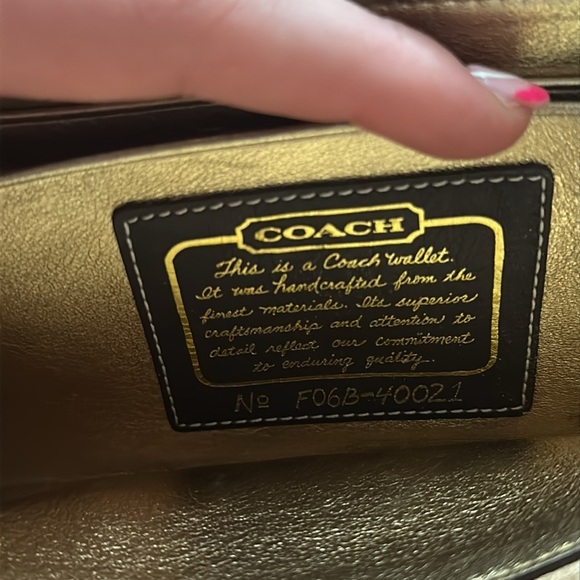 Brown and gold Coach wallet 😍🤎 - Picture 4 of 5
